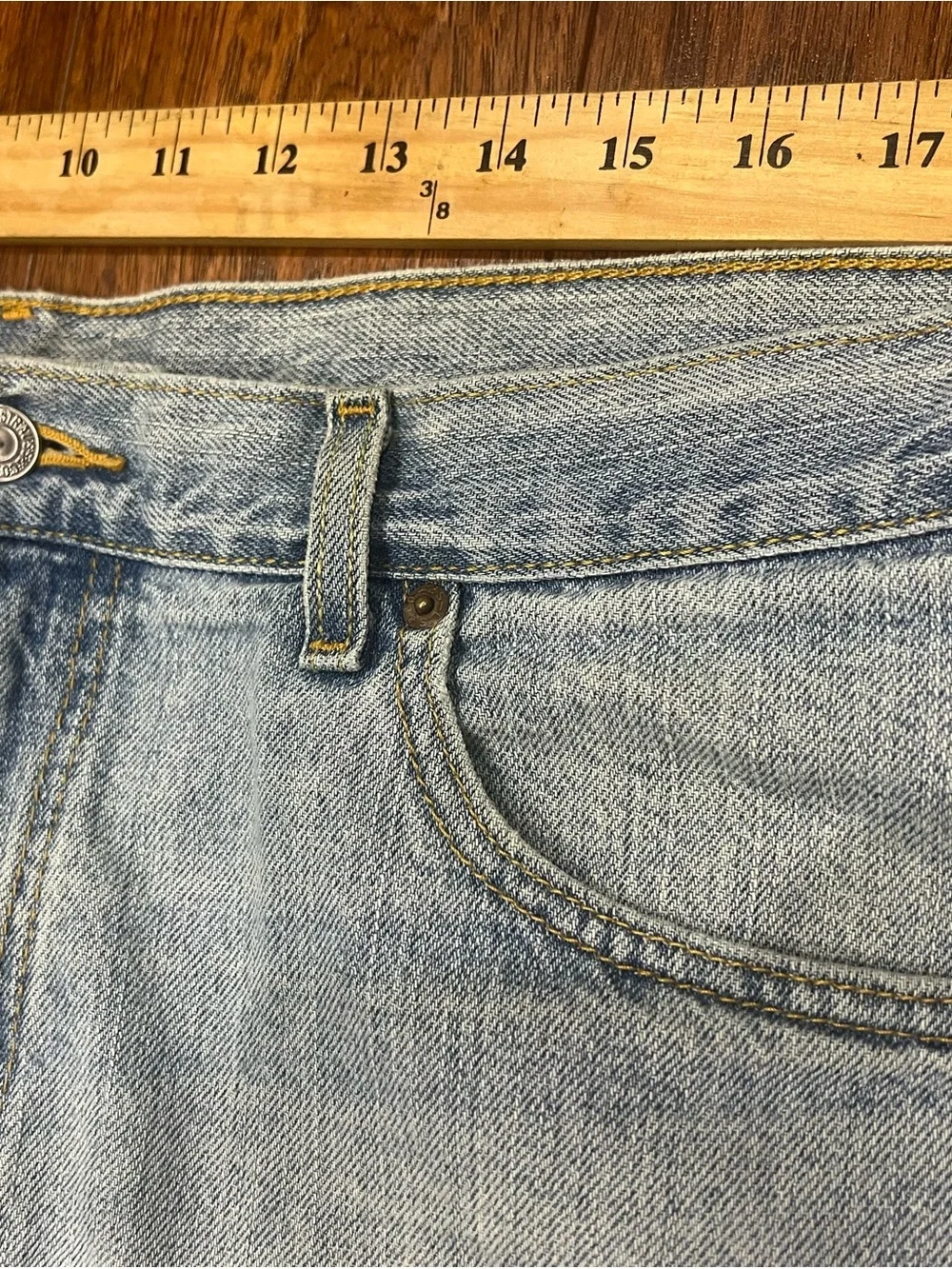 Levis 550 Jean Denim Shorts Jorts Mens SZ 36 Dad Relaxed Fit Light Wash Fade